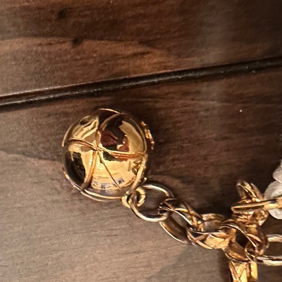 Vintage Chanel Medium Diana Flap
Bag White Caviar Gold Hardware - Picture 8 of 9